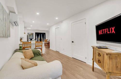 Beaconsfield Village House | Modern House sleeps 10 MAJOR INTERNATIONAL SPORTING EVENT BMO Field Lake DT