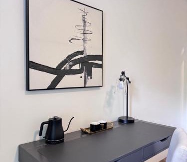West Side House | Modern King Room Private Ensuite Vancouver West