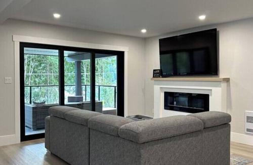 Pinehouse Condo | Modern Lakefront Retreat with a Sauna & Scenic Views