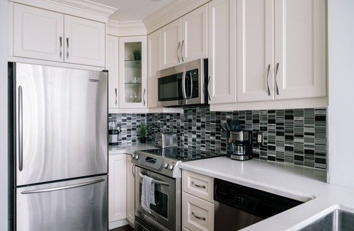 Bathurst Quay Apartment | Modern Lakefront Loft | Sunset Balcony
