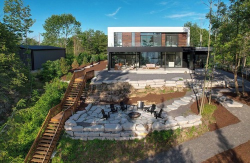 Erinsville Cottage | Modern Luxury Lakehouse
