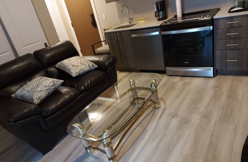 Oakville Condo | Modern Oakville Condo | Gym | Near GO & Highways