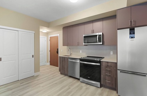 Oakville Condo | Modern Oakville Condo | Gym | Near GO & Highways
