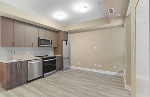 Oakville Condo | Modern Oakville Condo | Gym | Near GO & Highways