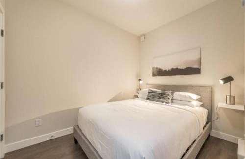 Downtown Victoria Apartment | Modern Old Town Suite With Private Balcony
