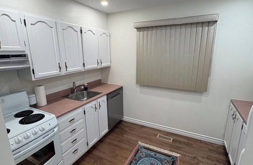 Ottawa Division House | Modern Ottawa Suite | Private Entrance & Free Parking