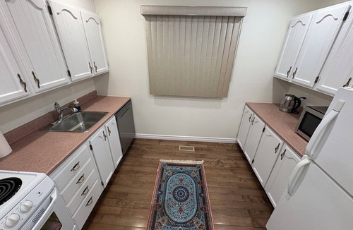 Ottawa Division House | Modern Ottawa Suite | Private Entrance & Free Parking