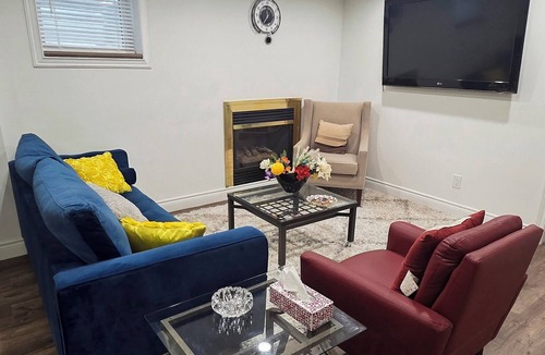 Hurontario House | Modern private suite | Full kitchen