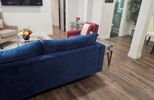 Hurontario House | Modern private suite | Full kitchen