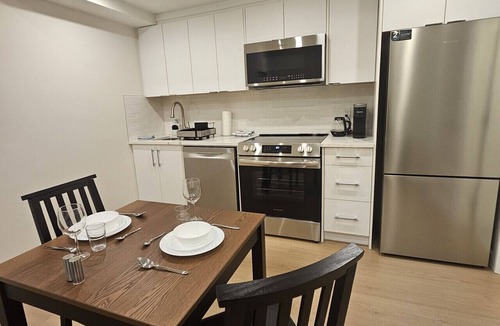 Renfrew Apartment | Modern Renfrew Retreat: Private 1BR/1BA Suite