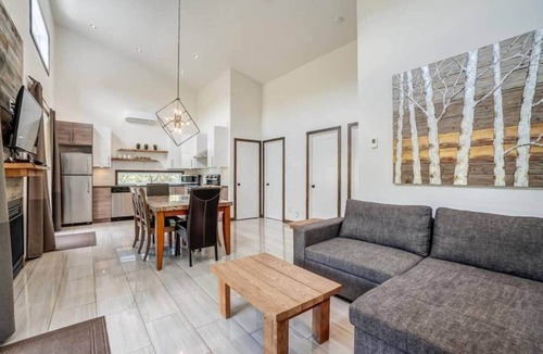 Cheneville House | Modern Riverfront Spa firepit 8 min Lac Simon