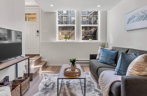 Cranston House | Modern Suite, Family Parks & Scenic Nature Trails