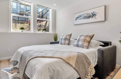 Cranston House | Modern Suite, Family Parks & Scenic Nature Trails