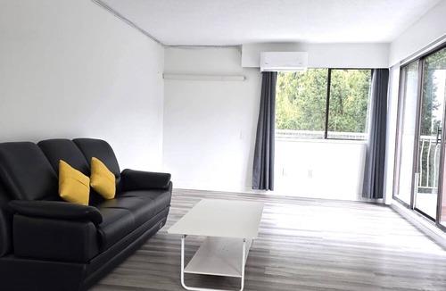 Lower Lonsdale Apartment | Modern & Top Floor 1 Bedroom Suite with Parking