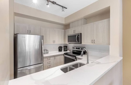 Village North Hotel | Modern Townhome | Centrally Located | Hot Tub & Pool | Vibrant Village