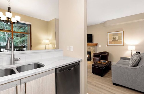 Village North Hotel | Modern Townhome | Centrally Located | Hot Tub & Pool | Vibrant Village