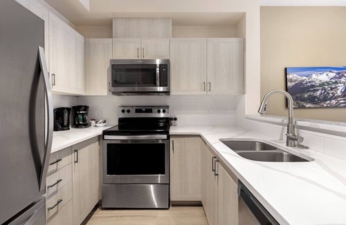 Village North Hotel | Modern Townhome | Centrally Located | Hot Tub & Pool | Vibrant Village