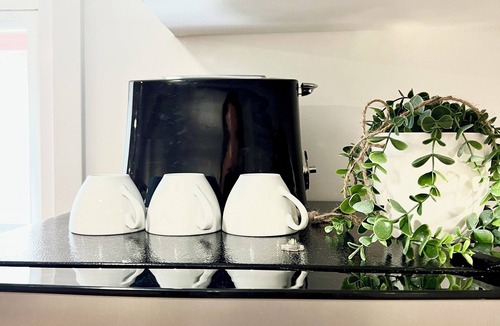 Woodbine - Lumsden House | Modern Upper Beaches Home - 2min from Subway Station - Cozy home away from home