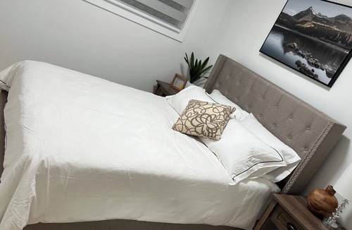 Sardis House | Modern Vally Oasis Suite