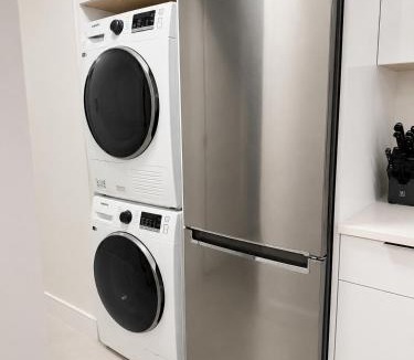 Marpole House | Modern Vancouver 2BR Suite Full Kitchen & Laundry