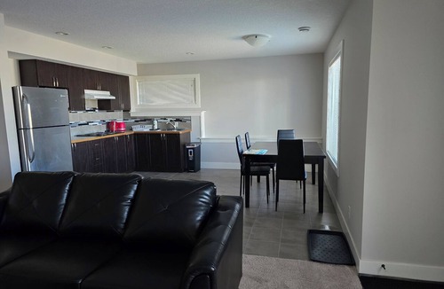 Sage Hill House | Modern Walkout Suite + Private Entry + Self Check-In + NW Calgary
