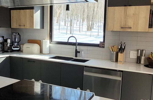 Lac Superieur Village Ski Chalet | Modern, warm and spacious, isolated, views, Lake and pool access (2 min. drive)