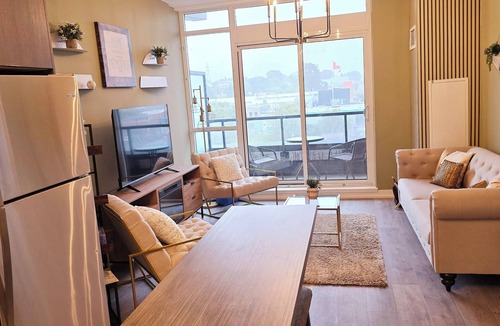 Whitby Condo | Modern Whitby 3 Bedroom Condo, close to the 401, Trafalgar Castle and Toronto!