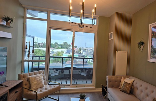 Whitby Condo | Modern Whitby 3 Bedroom Condo, close to the 401, Trafalgar Castle and Toronto!