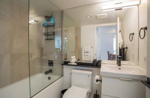 Yaletown Apartment | Modern Yaletown Condo / Views!/ 30 Day+ stays