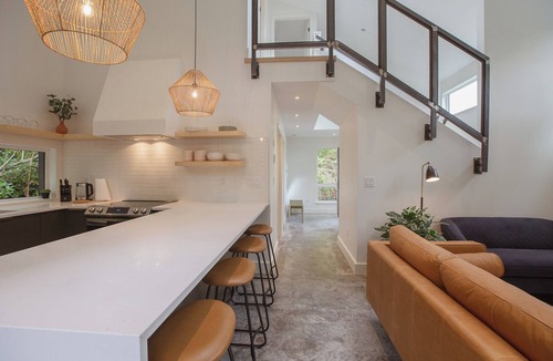 Tofino House | Moniker Beach House close to beaches + shops