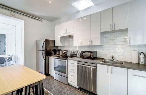 Plateau Mont Royal Apartment | Mont-Royal Apartment Near Cafés & La Fontaine Park