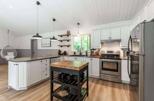 Lac-Superieur Ski Chalet | Mont-Tremblant Chalet: Hot Tub & Sauna