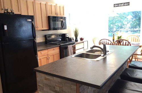 Regional District of Nanaimo Condo | Monthly Rental Mid Sep- Mid June 2100.00 LONG TERM RENTAL AVAILABLE Sept-Jun