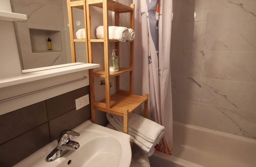 Little Italy Apartment | Montreal Mile-Ex close to MIL