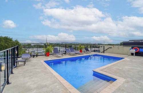 Ahuntsic-Cartierville Apartment | Montreal Skyline Sanctuary – Chic & Cozy Living