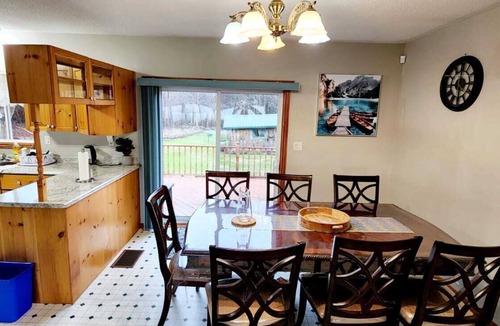 Bobcaygeon Cottage | Moon River Retreat-4 Seasons Riverside Gateway
