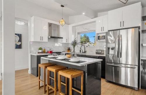 Edmonton House | Moonlight Haus Prime Access to Whyte Downtown