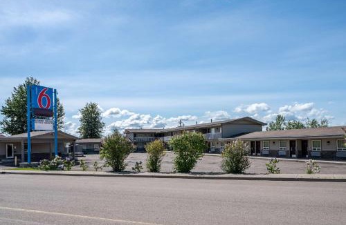 Fort Nelson Hotel | Motel 6-Fort Nelson, BC