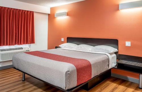 Fort Nelson Hotel | Motel 6-Fort Nelson, BC