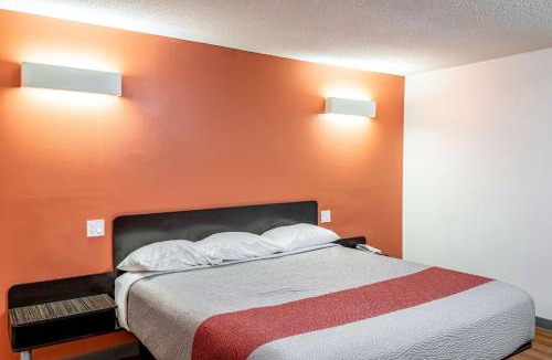 Fort Nelson Hotel | Motel 6-Fort Nelson, BC