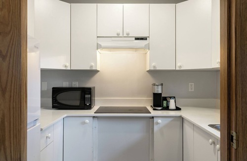 Saanichton Hotel | Motel 6 Saanichton, BC - Victoria Airport