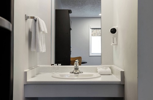 Saanichton Hotel | Motel 6 Saanichton, BC - Victoria Airport