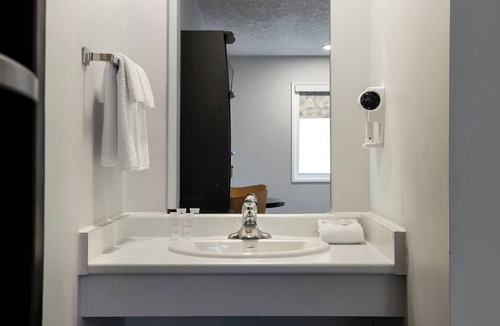 Saanichton Hotel | Motel 6 Saanichton, BC - Victoria Airport