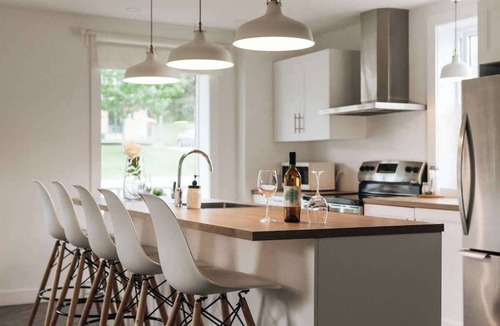 Saint-Leonard-de-Portneuf House | Mountain Views, Hot Tub, Bike Trail Access
