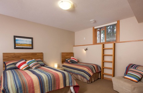 Revelstoke House | Mountain Gate Lodge, Luxury Vacation Home 2kms from Revelstoke Mountain Resort