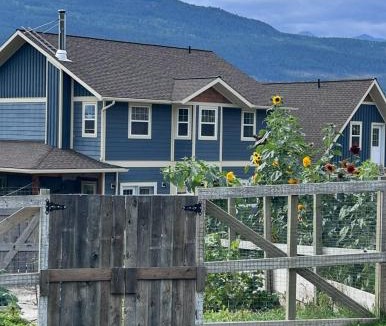 East Kootenay Bed & Breakfast | Mountain Guesthouse Bed and Baking