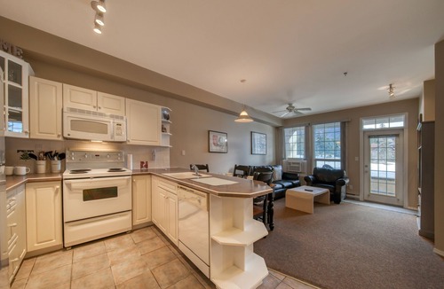 East Kootenay House | Mountain Rook 2 king bedroom, sleeps 6: Unit 1002