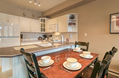 East Kootenay House | Mountain Rook 2 king bedroom, sleeps 6: Unit 1002