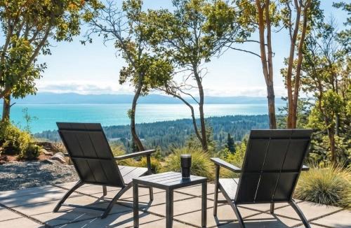 Regional District of Nanaimo House | Mountain Suite - Ocean View Fire Pit - Fully Equipped Kitchen - WD