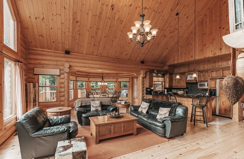 Fiddler Lake Resort Ski Chalet | Mountain-View Cottage: Hot Tub, Sauna & Pool